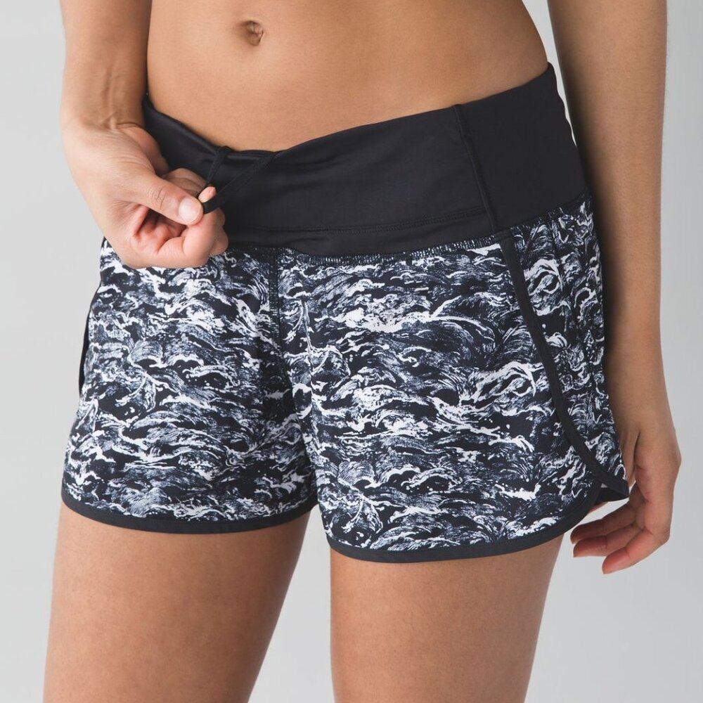 VGUC Lululemon Run Times Shorts size 4 Nami Wave White Black